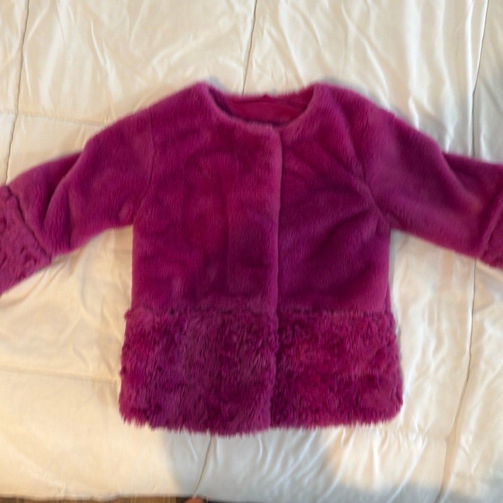 Cute little girls winter jacket, size 18 M